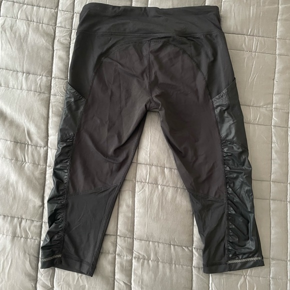 Lululemon Cropped Running Leggings - Picture 2 of 5